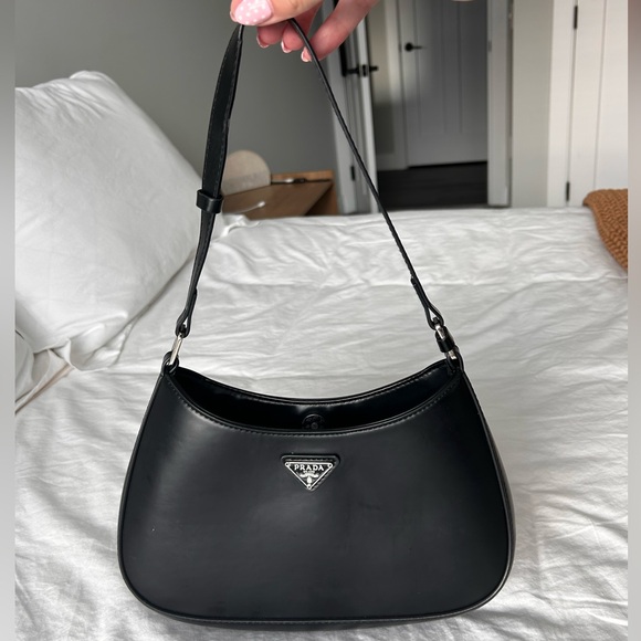 Sleek Black Shoulder Bag - Picture 1 of 5